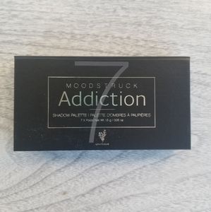 Younique Eyeshadow Palette